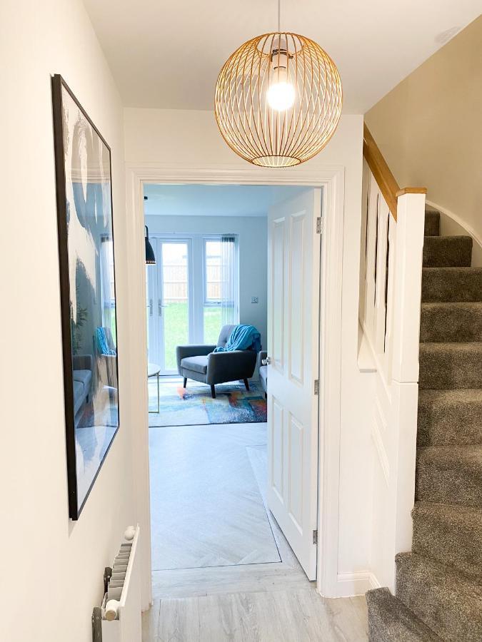 Tudors Esuites 3 Bed House Garden & Netflix เบอร์มิงแฮม ภายนอก รูปภาพ